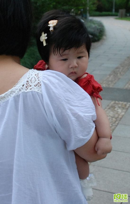 我那<em>头发又黑又多</em>的宝贝女儿,越长越漂亮可爱