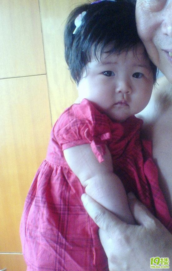 我那<em>头发又黑又多</em>的宝贝女儿,越长越漂亮可爱