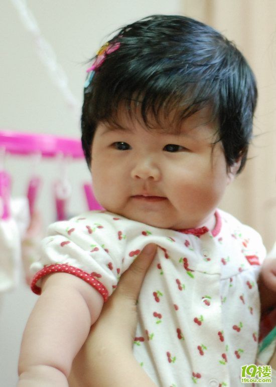 我那<em>头发又黑又多</em>的宝贝女儿,越长越漂亮可爱