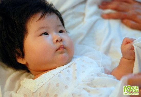 我那<em>头发又黑又多</em>的宝贝女儿,越长越漂亮可爱