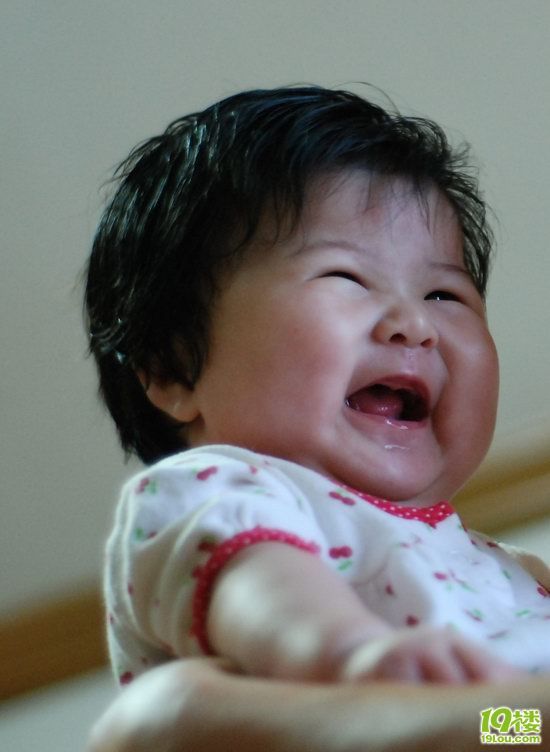 我那<em>头发又黑又多</em>的宝贝女儿,越长越漂亮可爱