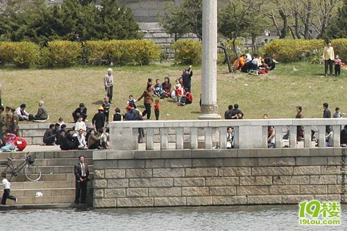 太黑了 转贴都要 100JB 一个俄罗斯人镜头下的