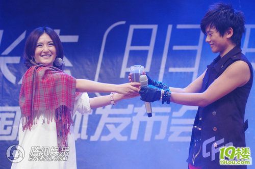 新MV曝光杰娜恋 张杰谢娜大方示爱-八卦田-