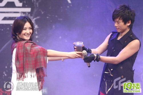 新MV曝光杰娜恋 张杰谢娜大方示爱-八卦田-