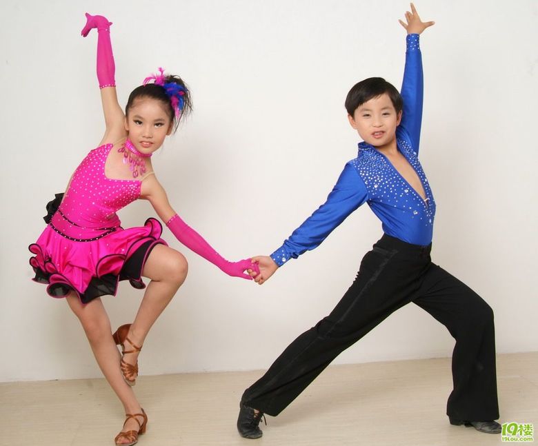 恳请朋友到华数首页点点乐园活力宝贝大赛区投