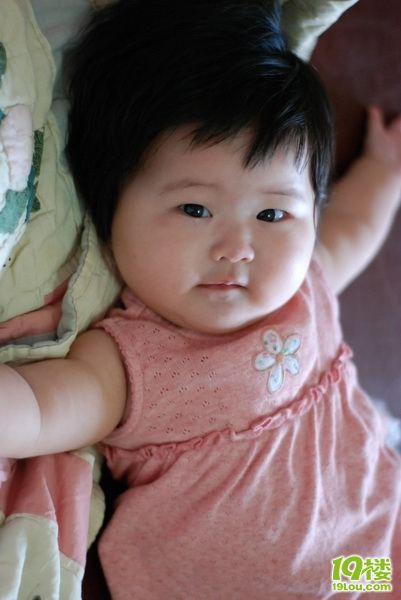 我那<em>头发又黑又多</em>的宝贝女儿,越长越漂亮可爱