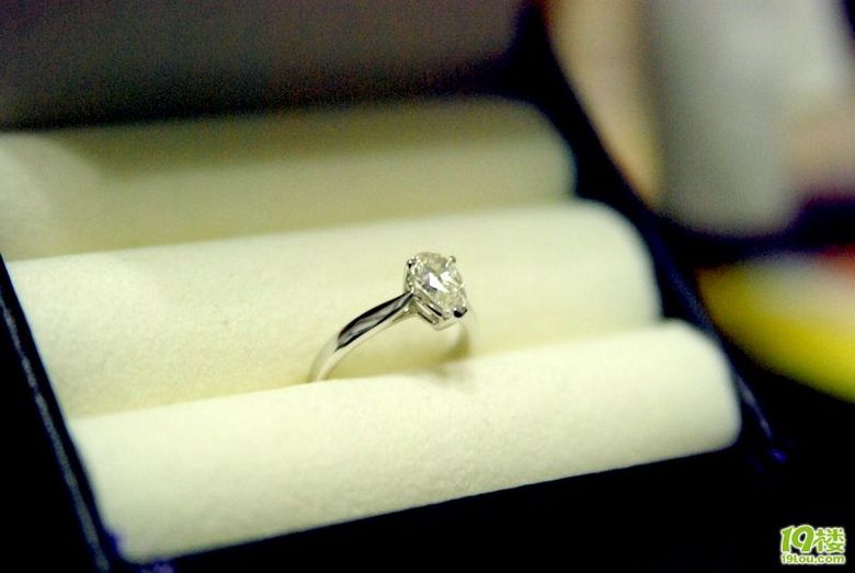 晒一下我给老婆买的梨形克拉钻戒-结婚大本营