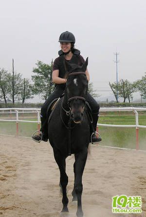 继续几张法国MM骑马照~-其他-马术俱乐部-杭州19楼