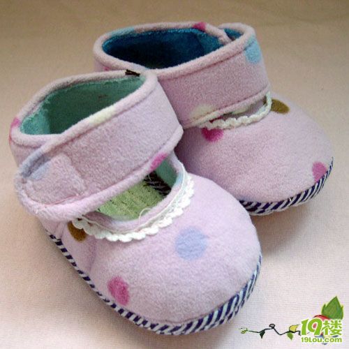 冬天生宝宝的准妈妈可以给孩子亲手做的小鞋子