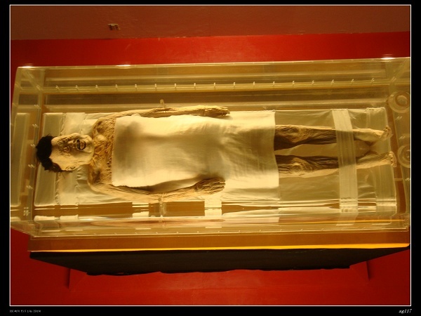 继续发,凤凰古城加马王堆千年女古尸,胆小者勿入。(已更新,女古尸出现)