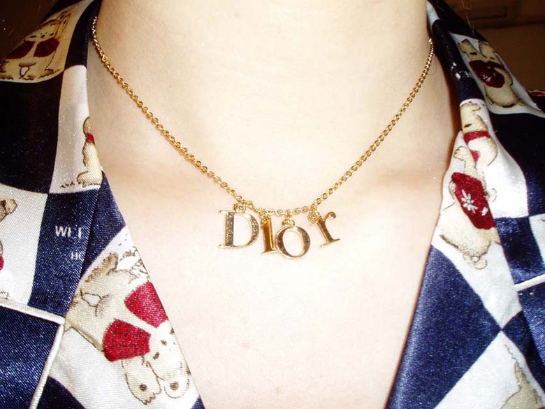 中午买了DIOR的字母项链(上图片拉)-咖啡大教