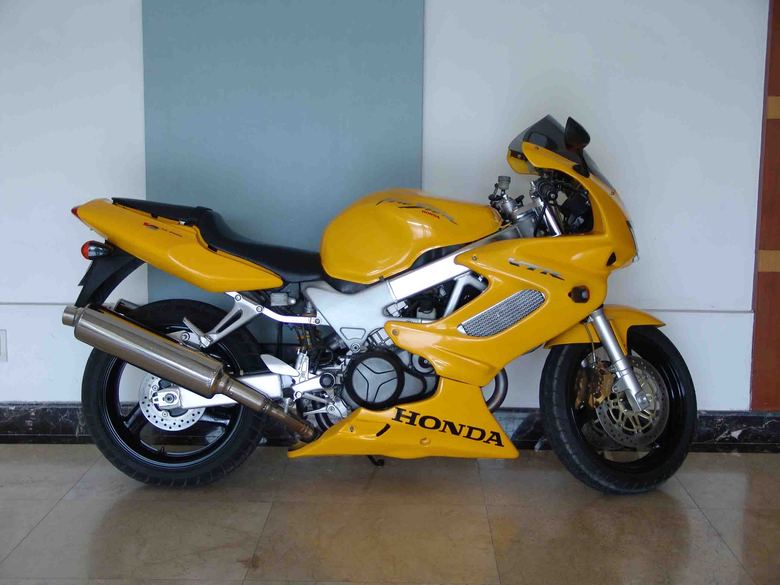 本田VTR1000cc摩托车-二手车-杭州19楼