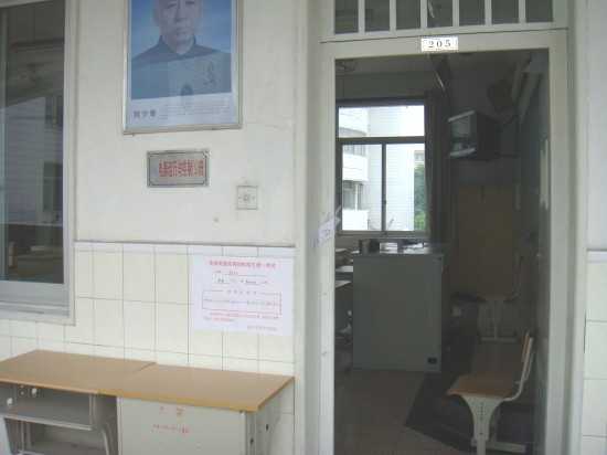 O(∩_∩)O一个人的高考考场,一个人的战场~~