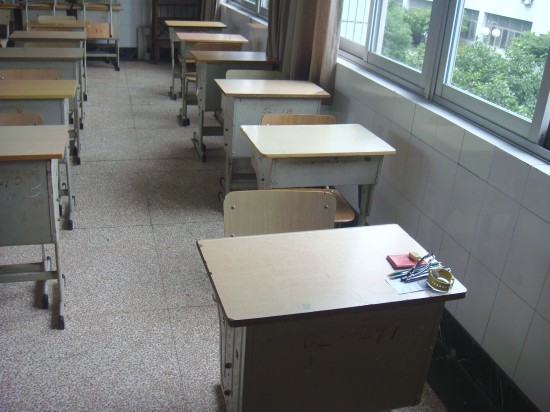 O(∩_∩)O一个人的高考考场,一个人的战场~~