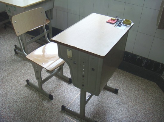 O(∩_∩)O一个人的高考考场,一个人的战场~~