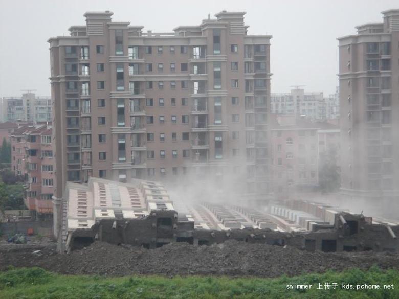 上海早上一声巨响14层楼轰然垮塌-转贴之王-杭