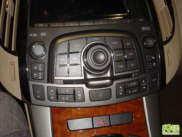 带新君威回<em>娘家</em>,顺便拍拍<em>姐妹花</em>新君越-拉风大