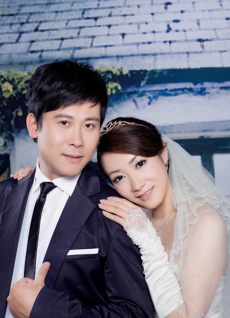 拍照的时候某猪的脸在抽搐,不管怎样我们的婚