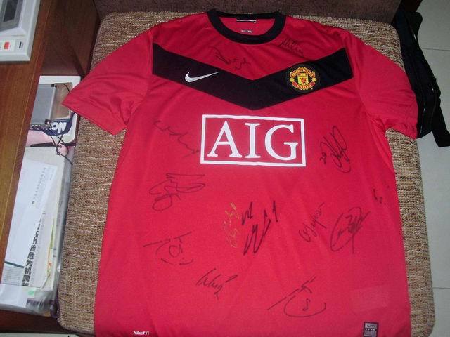 曼联球星签名球衣(欧文、鲁尼、吉格斯、佛格