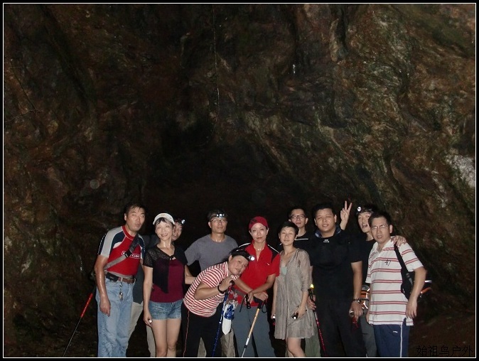 周二 千人洞 发现条青色的蛇 +有美女湿身哦