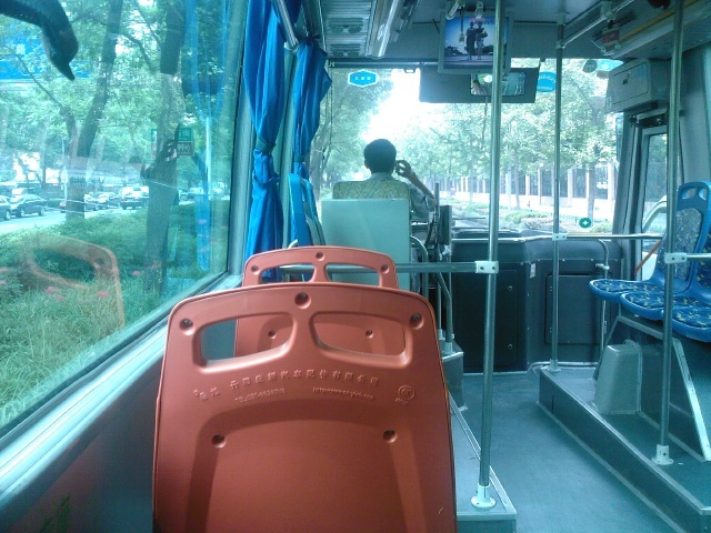 杭州再次惊现保时捷把马路当自己家,有钱人岂