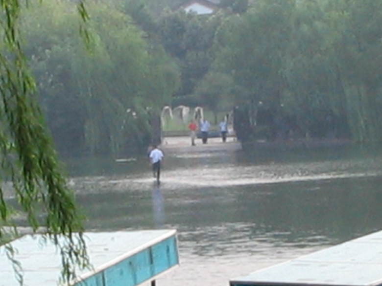 西湖惊现水上飘神功-大杭州旅游-杭州19楼