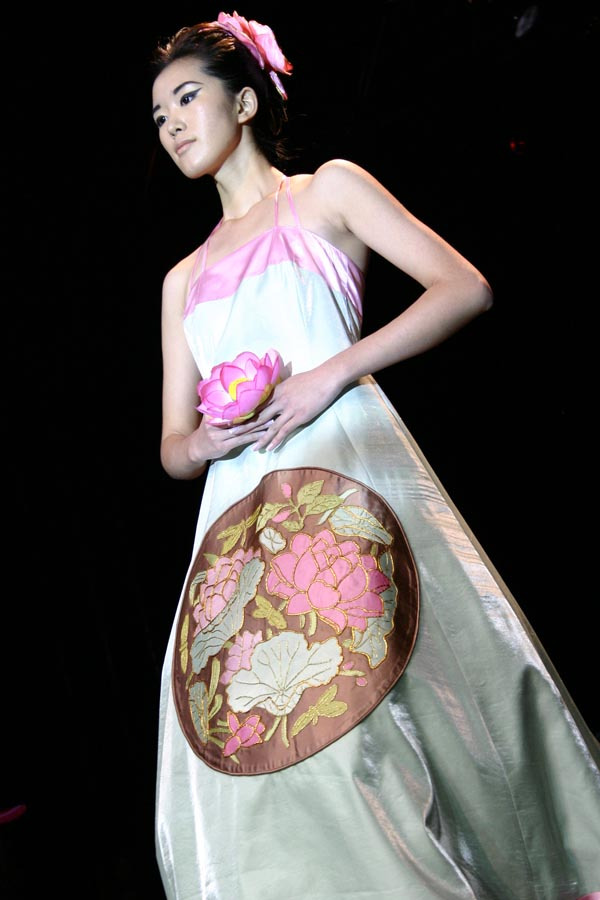 上海知名旗袍订做店特点--旗袍图片