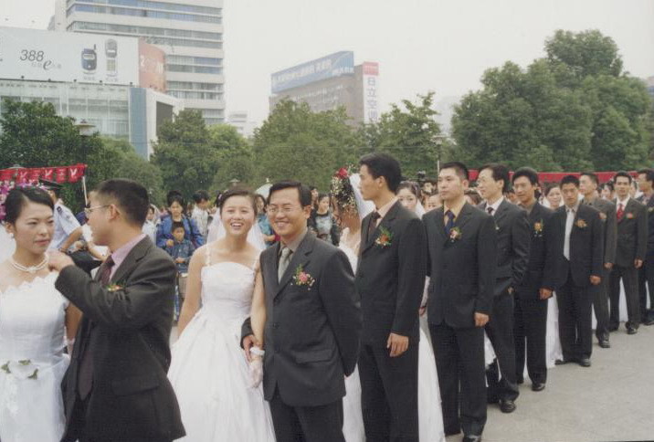 2002年大红鹰玫瑰婚典-孩爸孩妈聊天室-杭州1
