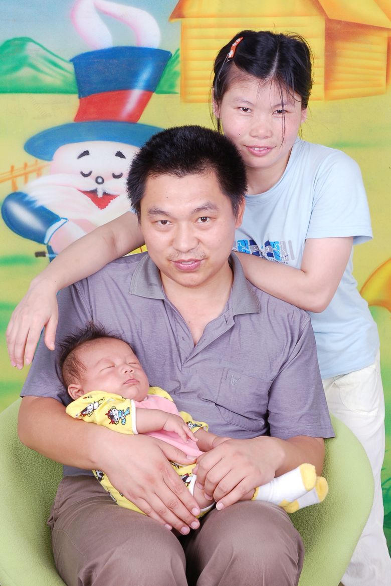 泽泽妈:一家亲脸蛋大比拼--都说我跟爸爸一个模