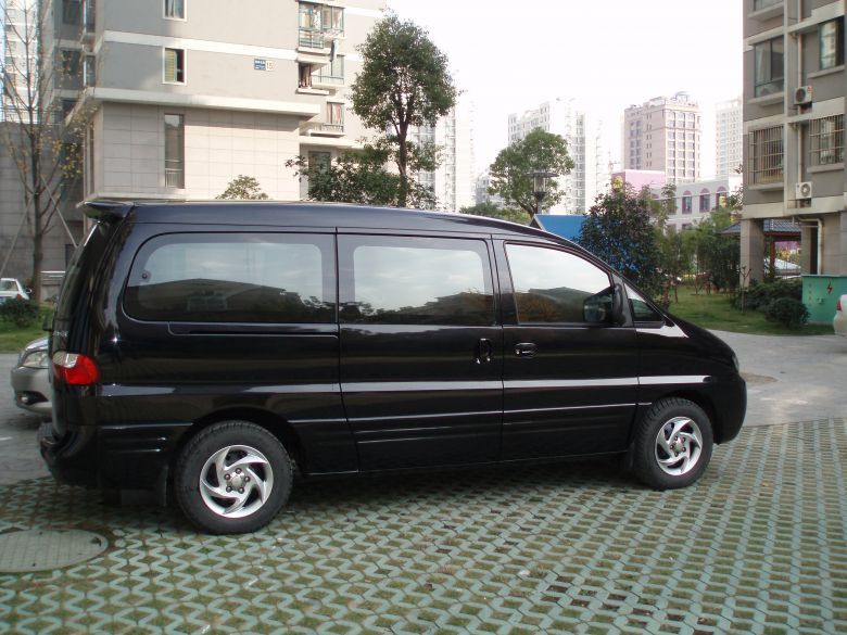 诚转06年9月自用黑色瑞风9坐现代商务车-二手