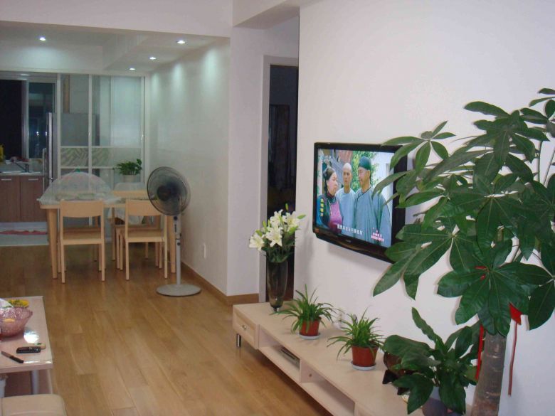 美林湾,傻妞闯装修,上点毕业照,还有墙纸没贴