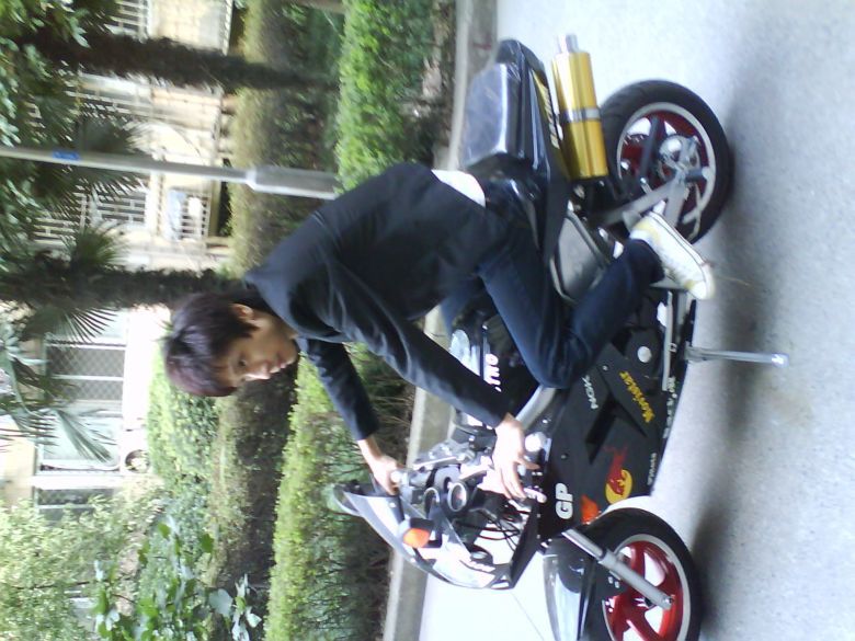 转让一辆小型公路赛车摩托车3300.可当面交易