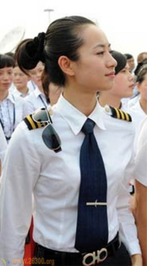 中国第一位在岗空客美女飞行员王志千好靓啊(