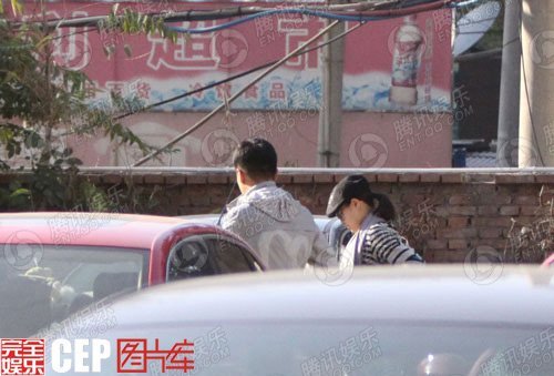 【女生记者团】关悦训夫有方佟大为被揪头像耳朵漂亮的民间安静图片