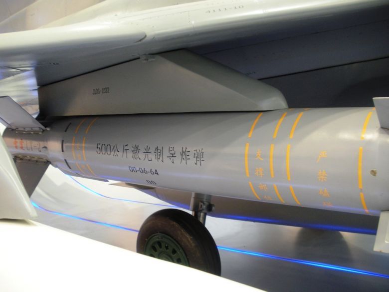 昨天本人冒着严寒,拍摄空军飞行表演及航空博