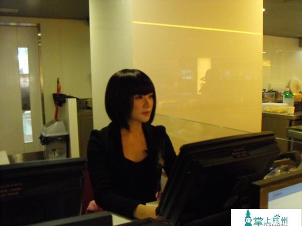 凤凰卫视餐厅收银员竟然如此美丽-美女-养眼搞