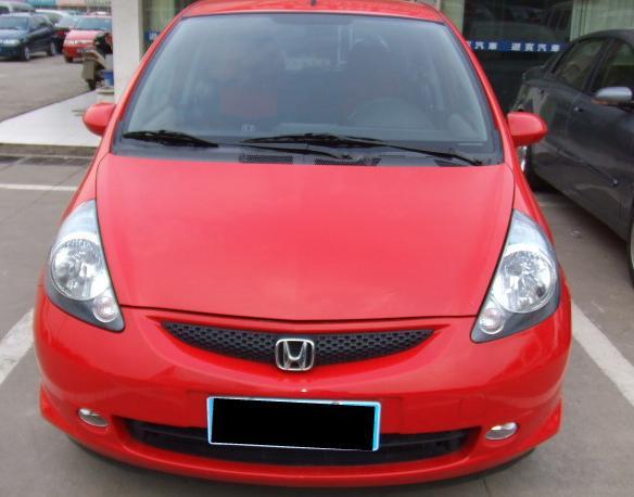 出售红色的两厢本田飞度1.3