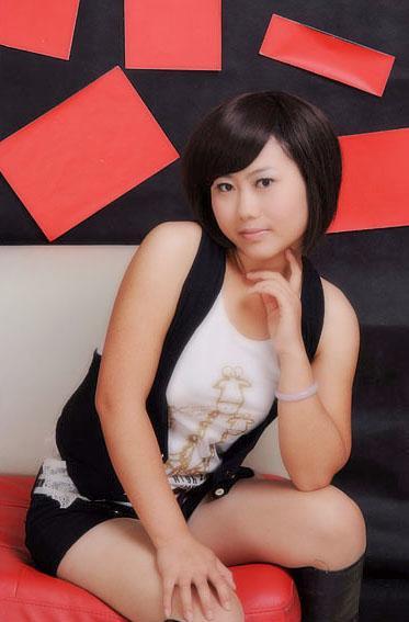 <em>不要迷恋姐,姐只是个</em>传说!纯属诱惑-边走边拍-