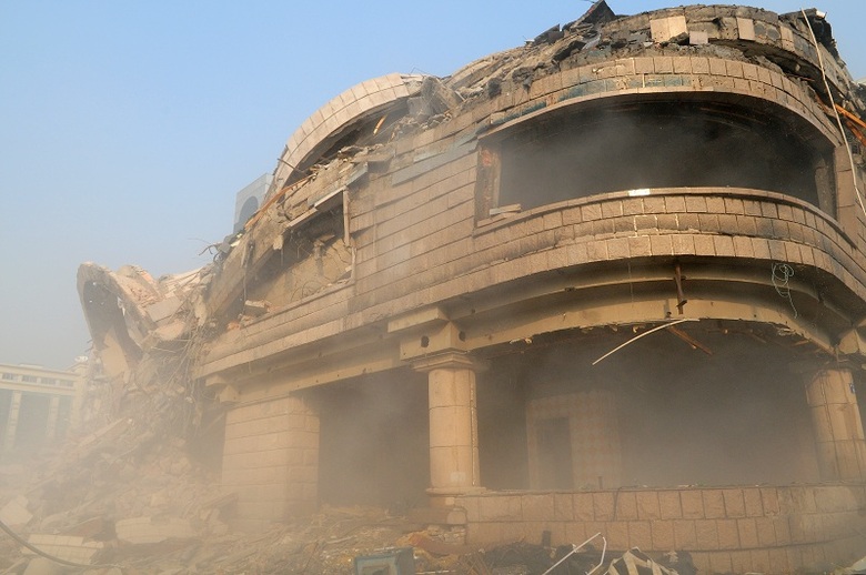 工联大厦终于倒了!