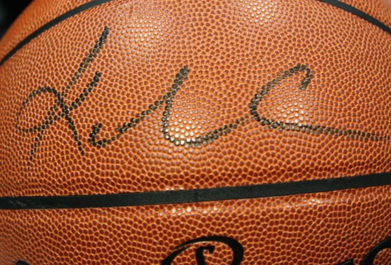 科比亲笔签名蓝球出售!要价一万元人民币!非诚勿扰!-篮球公园-杭州19楼