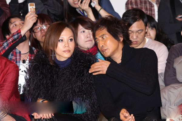 孙俪不嫌弃邓超扮女 胡兵感叹邓超演技出色-八