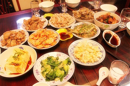 丰盛的晚餐 吃得太饱啦 -- Ms.Lara 2010年第一