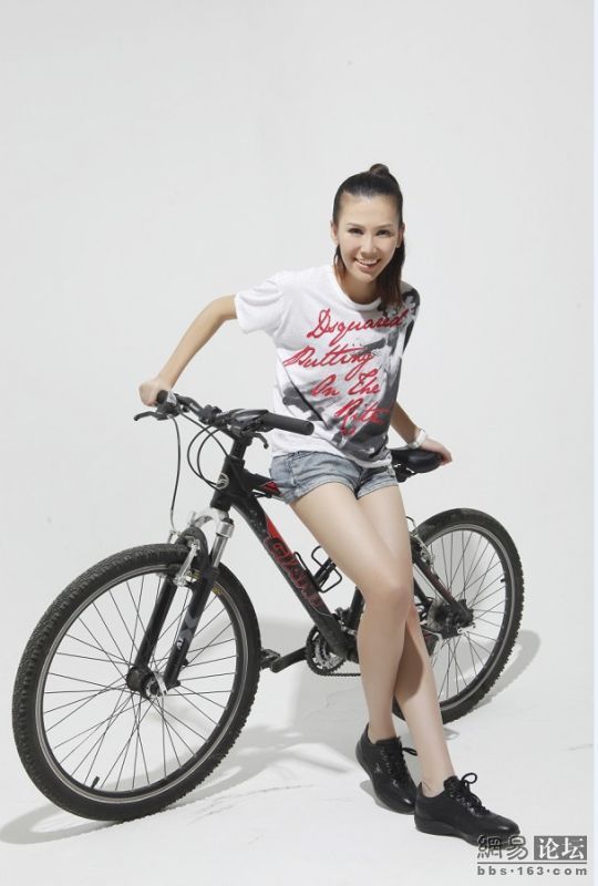 北京女孩王越获得第20届世界超级模特大赛中