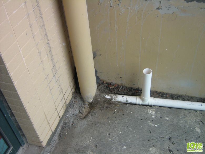 询问大家的意见,阳台洗衣机排水管的排放-装修
