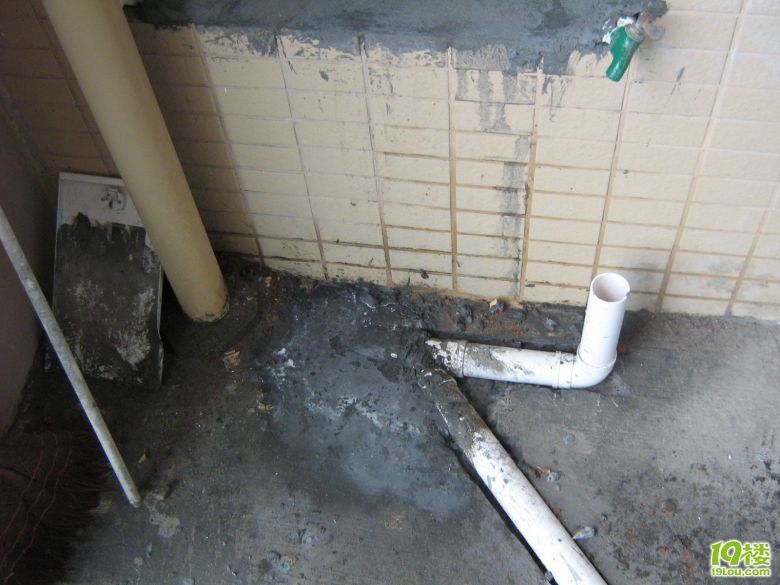 询问大家的意见,阳台洗衣机排水管的排放-装修