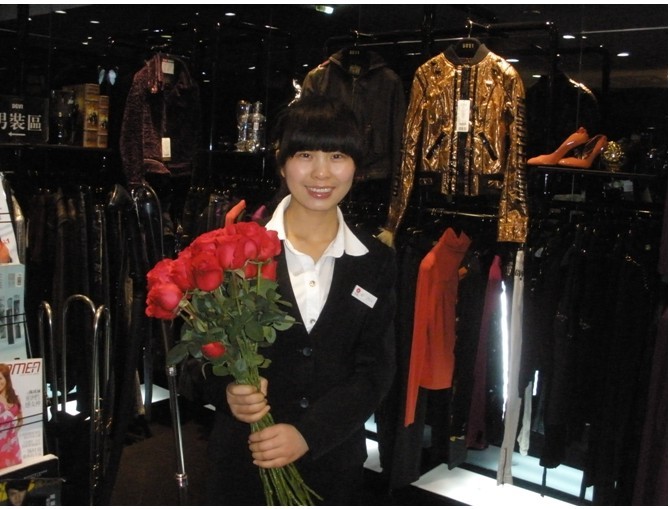 银泰百货(武林店)DGVI女装专柜招聘-导购员-月