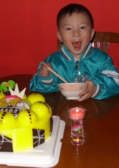 我两岁了,又有蛋糕吃咯-妈咪宝宝秀-杭州19楼