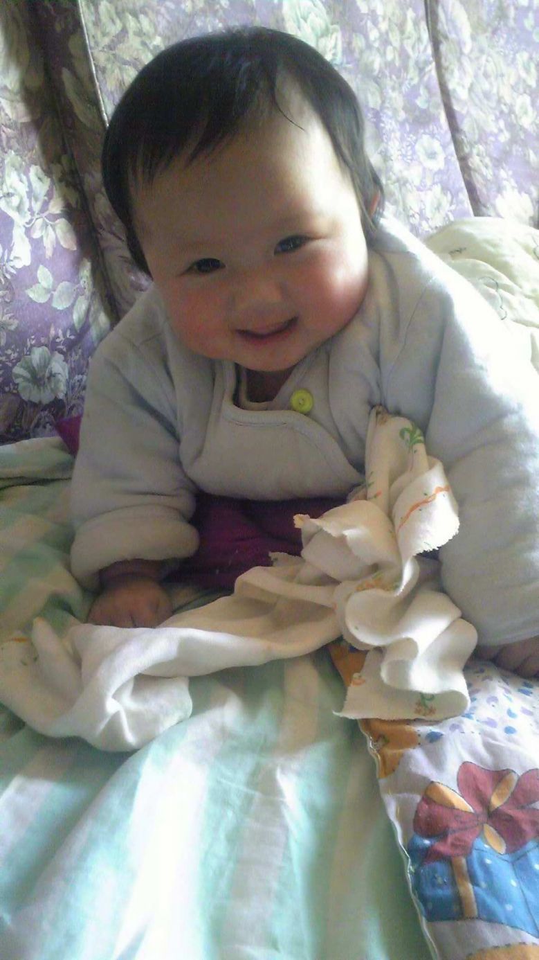 俺来秀秀我家四个月不到的宝宝~宝宝生活照,没
