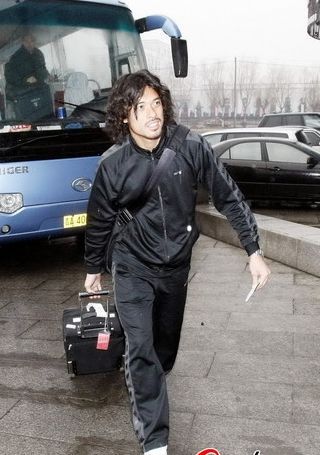 日本足球队员酷似山寨犀利哥-体育星闻-杭州