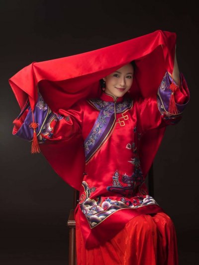 江一燕酒醉秀美肌 性感宛如画中人